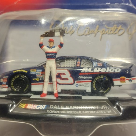Hasbro || NASCAR Winner's Circle: Dale Earnhardt Jr - Picture 3 of 4